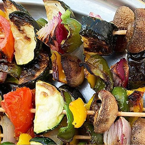 brochetas de champiñones y verduras